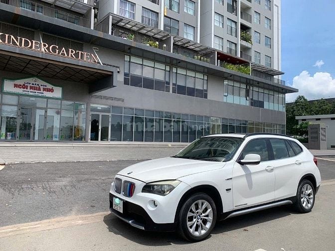 Bán rẻ BMW X1 SPORT 2011 zin AZ độ full options rất đẹp như mới 