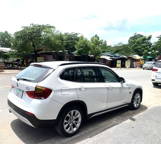 Bán rẻ BMW X1 SPORT 2011 zin AZ độ full options rất đẹp như mới 