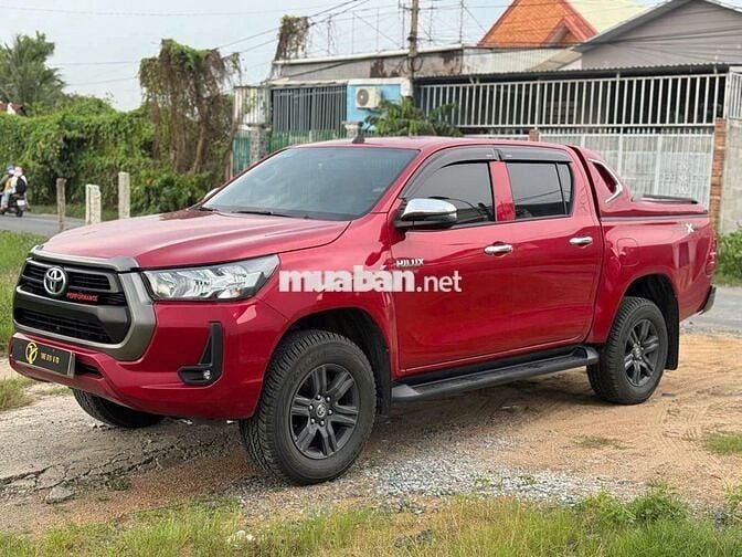 Hilux 2.4E AT 1 cầu siêu lướt 3.400km 1 chủ