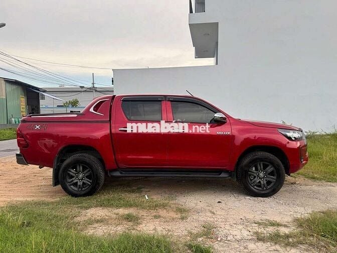 Hilux 2.4E AT 1 cầu siêu lướt 3.400km 1 chủ