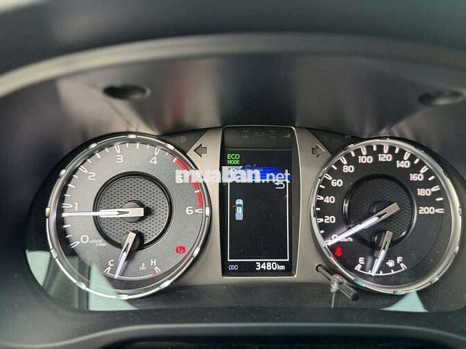 Hilux 2.4E AT 1 cầu siêu lướt 3.400km 1 chủ