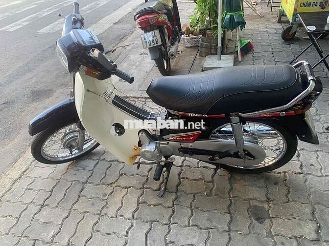 xe đẹp máy chạy rất ngon.mua về đi ko làm gi cả
