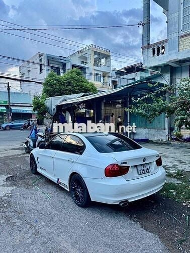 BMW 320i 2009 bản có cửa sổ trời