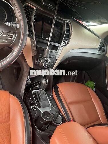 Hyundai Santa Fe 2016 2.4L 4WD - 100000 km