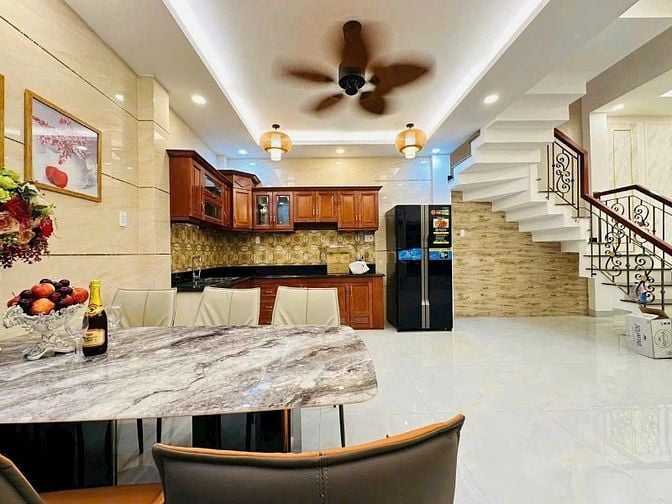 Giảm sâu 300tr nhà Trần Quốc Thảo, gần bv Tai Mũi Họng, 1T2L dthc 82m2
