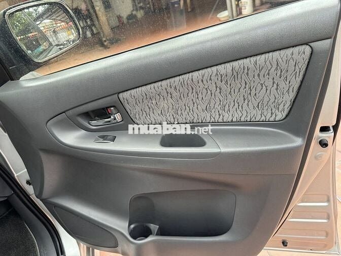 Toyota Innova 2013 2.0E