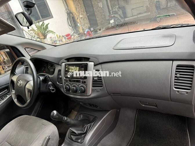 Toyota Innova 2013 2.0E