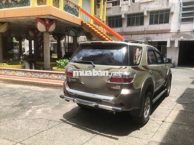 Toyota Fortuner 2010 2.7V - 120000 km