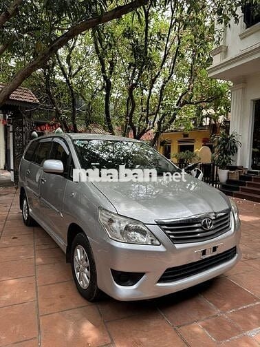 Toyota Innova 2013 2.0E