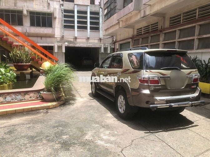 Toyota Fortuner 2010 2.7V - 120000 km