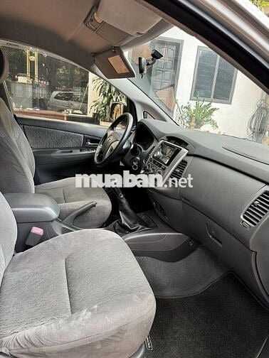 Toyota Innova 2013 2.0E