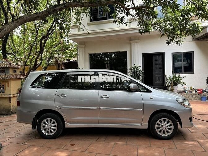 Toyota Innova 2013 2.0E