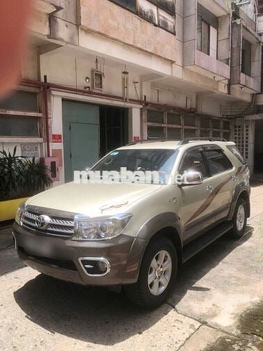 Toyota Fortuner 2010 2.7V - 120000 km