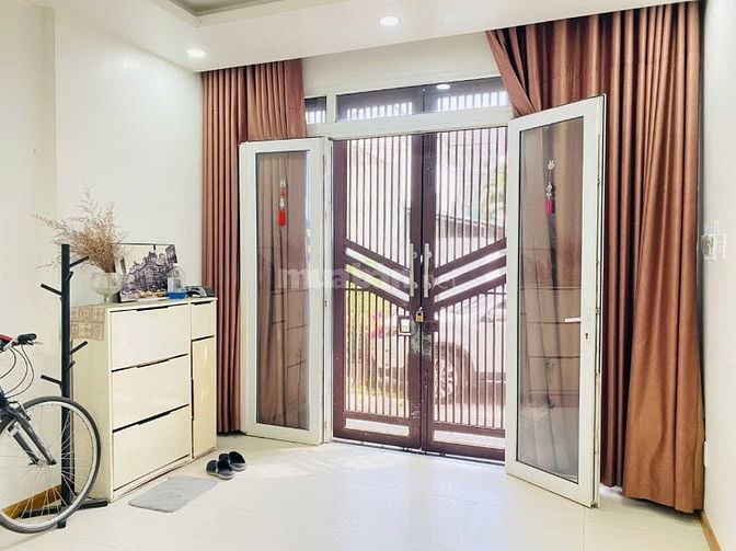 NHÀ 1T2L MẶT TIỀN KHU DÂN CƯ NGAY TRƯỜNG THỌ. SẴN NỘI THẤT