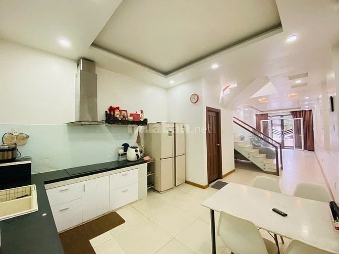 NHÀ 1T2L MẶT TIỀN KHU DÂN CƯ NGAY TRƯỜNG THỌ. SẴN NỘI THẤT