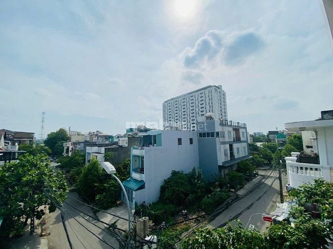 NHÀ 1T2L MẶT TIỀN KHU DÂN CƯ NGAY TRƯỜNG THỌ. SẴN NỘI THẤT