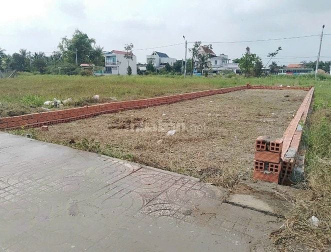 Bán gấp một trong 2 nền đất liền kề, 5x15m, mặt tiền đường quốc lộ 50