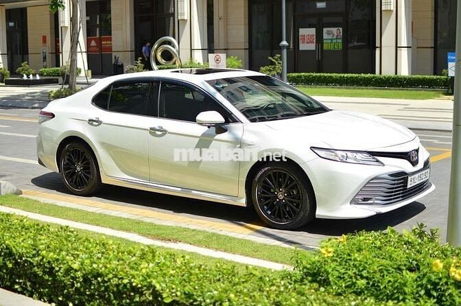 Camry 2.5Q model 2021 chính chủ đồ chơi nhiều