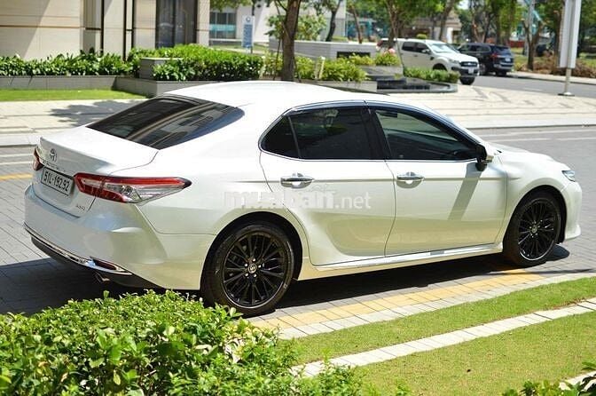 Camry 2.5Q model 2021 chính chủ đồ chơi nhiều