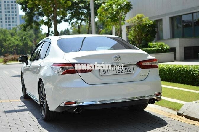 Camry 2.5Q model 2021 chính chủ đồ chơi nhiều