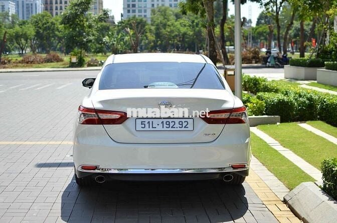 Camry 2.5Q model 2021 chính chủ đồ chơi nhiều
