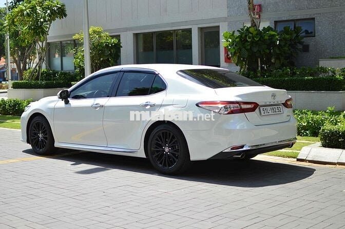 Camry 2.5Q model 2021 chính chủ đồ chơi nhiều