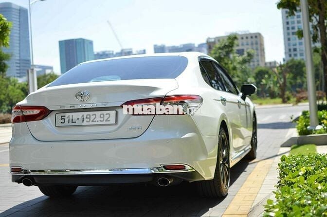 Camry 2.5Q model 2021 chính chủ đồ chơi nhiều