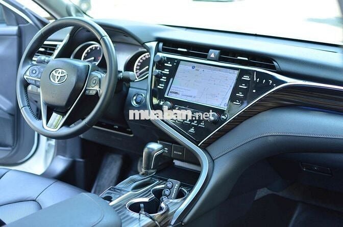 Camry 2.5Q model 2021 chính chủ đồ chơi nhiều