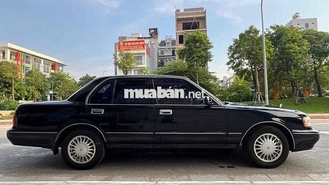 Toyota Crown 1994 giá còn thương lượng