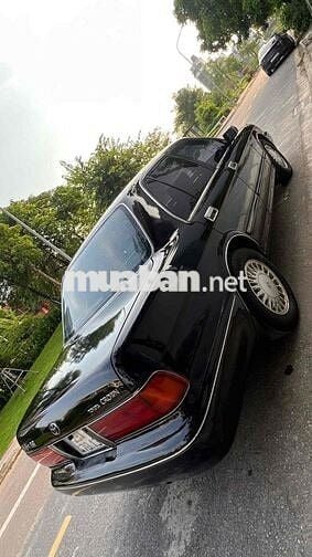 Toyota Crown 1994 giá còn thương lượng