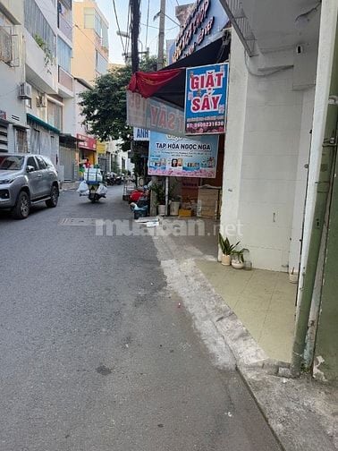 Nhà cách mặt tiền 5m, trung tâm Phú Nhuận, giao nhà ngay, có máy lạnh 