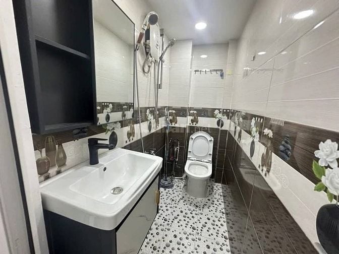 NHÀ BÁN NGỘP NGAY Đ NGUYỄN HIỀN - QUẬN 3. GẦN BỆNH VIÊN BÌNH DÂN