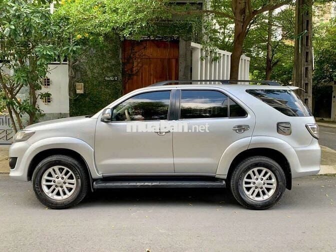 Bán xe Toyota Fortuner bản V qua form mới 90%new