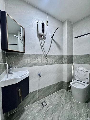 Phòng trọ Q10 mới xây cách Đại học kinh tế EUH 100m
