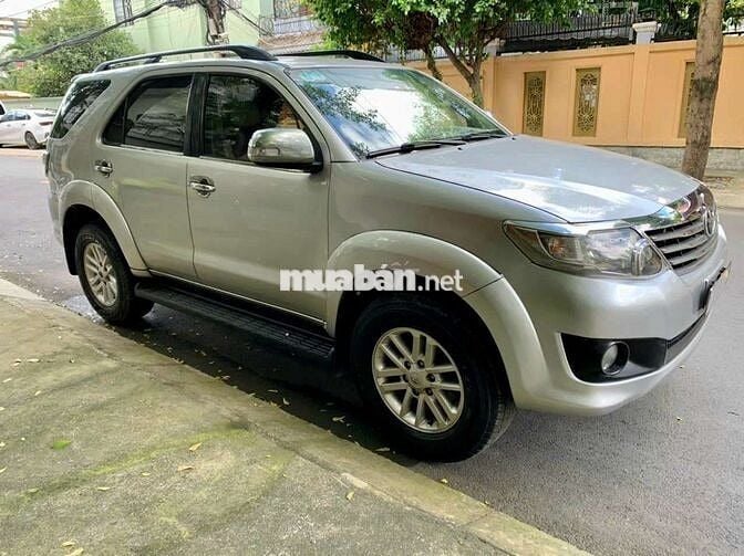 Bán xe Toyota Fortuner bản V qua form mới 90%new