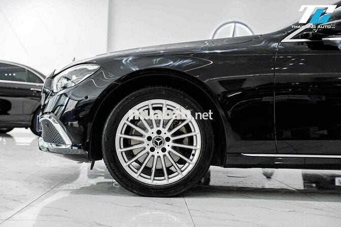 Mercedes Benz E200 Exclusive model 2022 odo 30k km