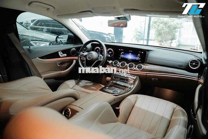 Mercedes Benz E200 Exclusive model 2022 odo 30k km