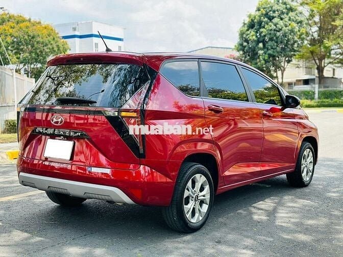 Hyundai Stargazer 2022 số tự động màu đỏ