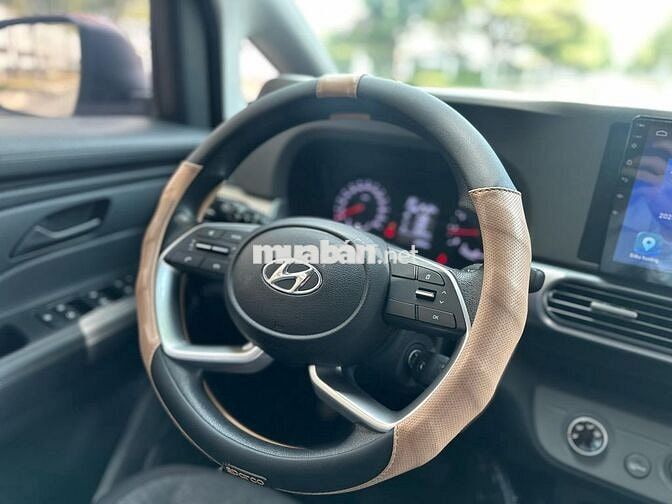 Hyundai Stargazer 2022 số tự động màu đỏ