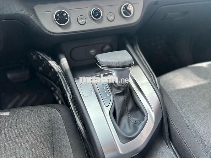 Hyundai Stargazer 2022 số tự động màu đỏ