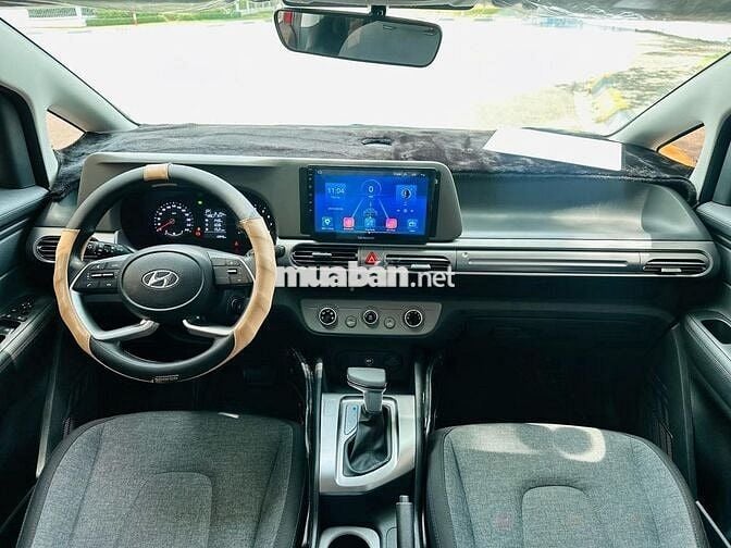 Hyundai Stargazer 2022 số tự động màu đỏ