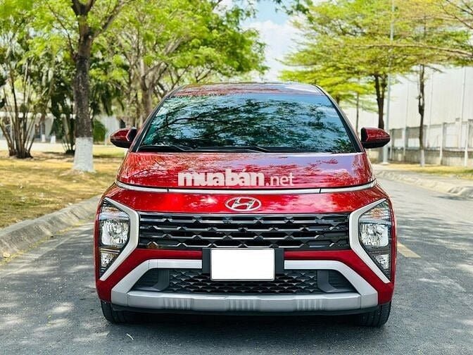 Hyundai Stargazer 2022 số tự động màu đỏ