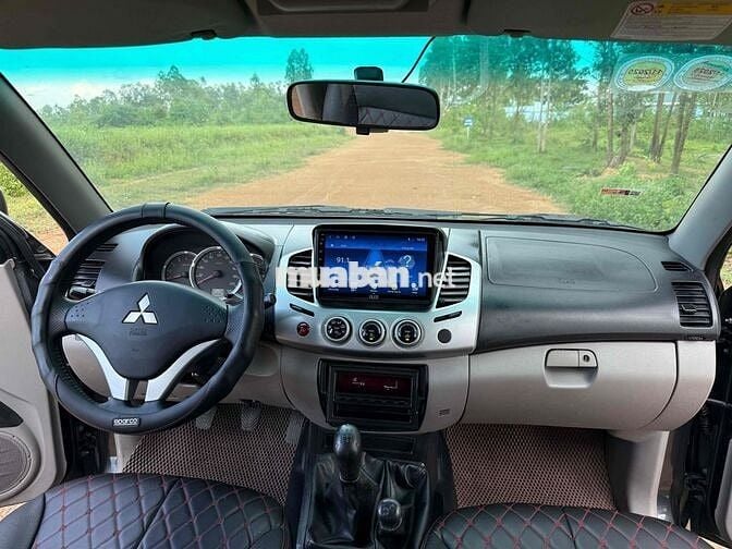 Mitsubishi Triton 2011 4x4 MT - 200000 k