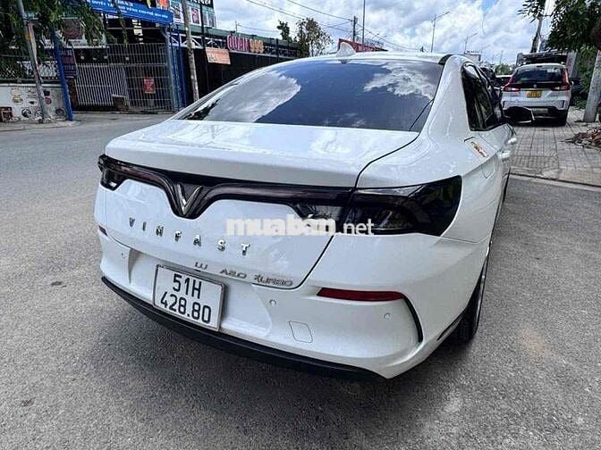 VinFast Lux A2.0 2020 A2.0 Tiêu chuẩn - 90000 km