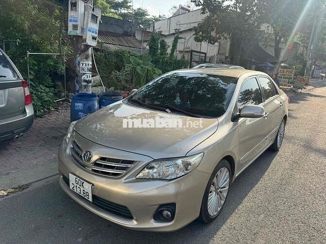 Gia đình cần bán Toyota Corolla Altis 2011 1.8G AT