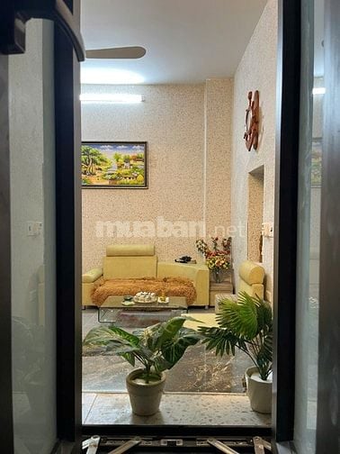 CHÍNH CHỦ CHO THUÊ NHÀ NGUYÊN CĂN MỚI TINH  - PHỐ TRẦN HƯNG ĐẠO