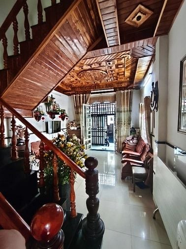 NHÀ Ở ĐẸP ỐP GỖ 2 MẶT TIỀN HẺM KHU VỰC TÂN PHÚ (có thương lượng)