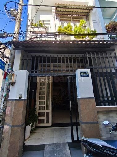 NHÀ Ở ĐẸP ỐP GỖ 2 MẶT TIỀN HẺM KHU VỰC TÂN PHÚ (có thương lượng)