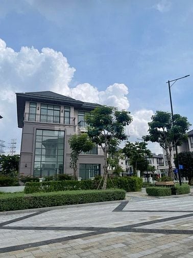 Cần bán biệt thự căn Góc 3 mặt tiền view sông,hồ bơi clubhouse giá tốt