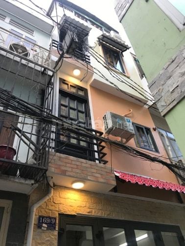 Cho thuê nhà nguyên căn số 169/9 đường Trương Định, Quận 3